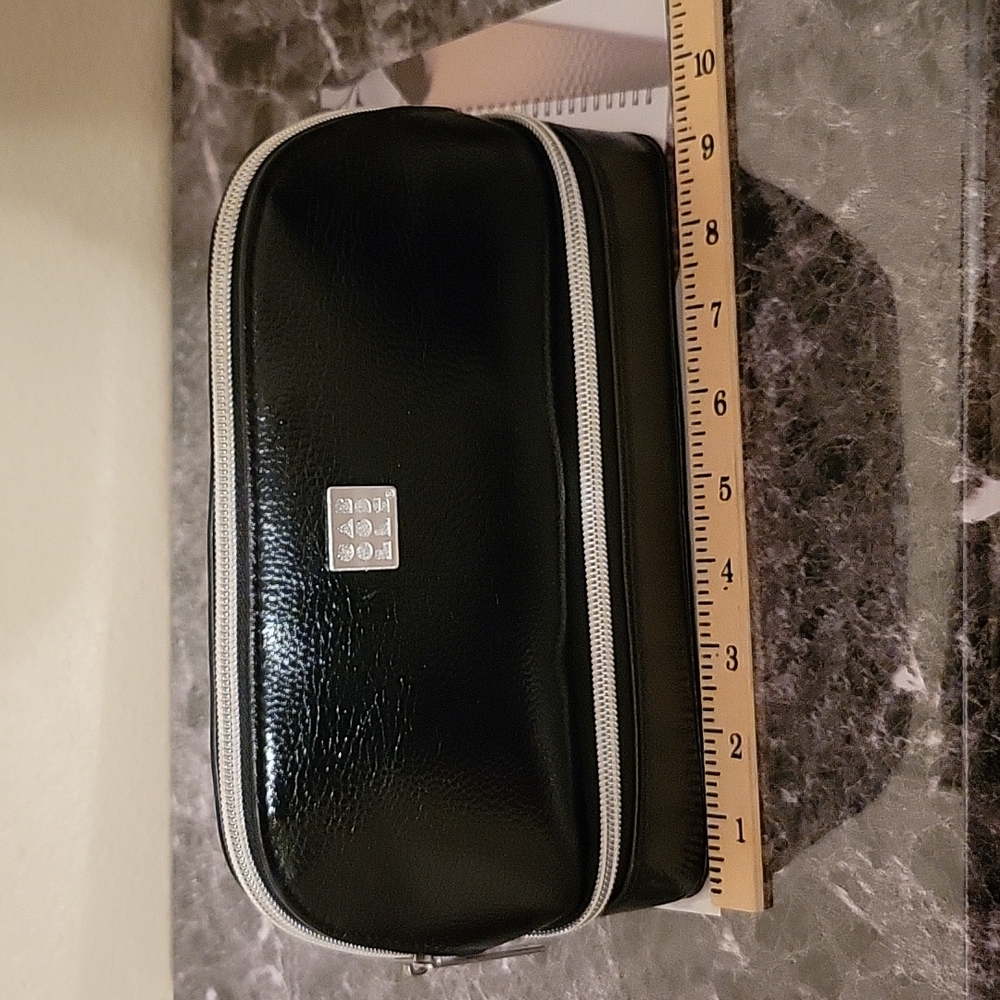 Caboodles make/jewelry travel case.